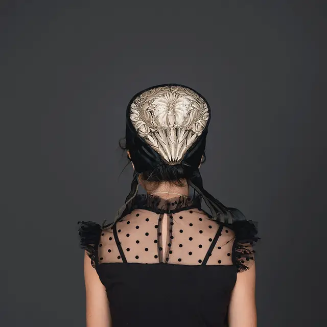 Trine Søndergaard, fotografia z cyklu „Hovedtøj” / MATERIAŁY PRASOWE FESTIWALU