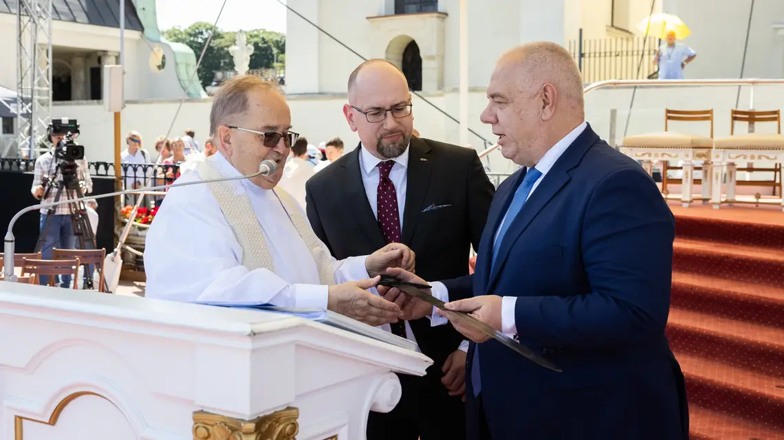 O. Tadeusz Rydzyk i Jacek Sasin podczas 32. Pielgrzymki Rodziny Radia Maryja na Jasnej Górze. Częstochowa, 9 lipca 2023 r. / FOT. Twitter / @SasinJacek / 