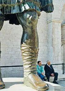 / 