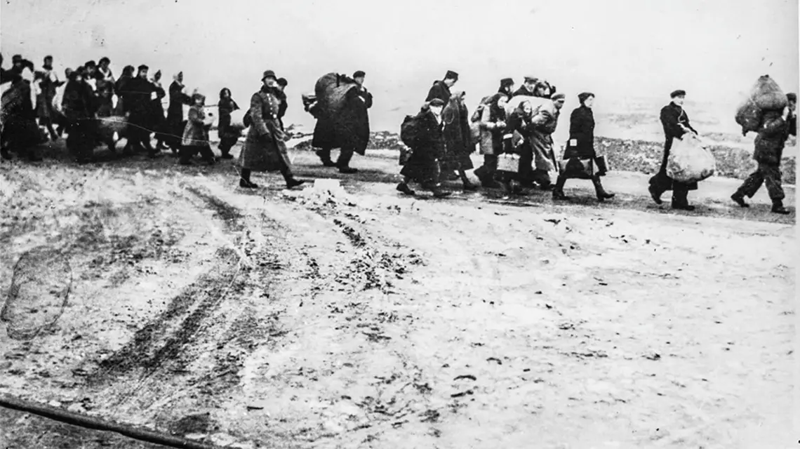 Konwój Żydów z Mielca do obozu śmierci, 1942 r. / Ze zbiorów ŻIH / 