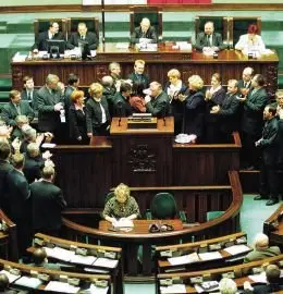 Samoobrona blokuje mównicę sejmową / 