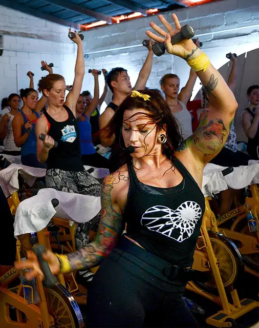 Sesja treningowa SoulCycle w jednym z klubów w Austin, Texas, marzec 2015 r. / ALLI HARVEY / GETTY IMAGES