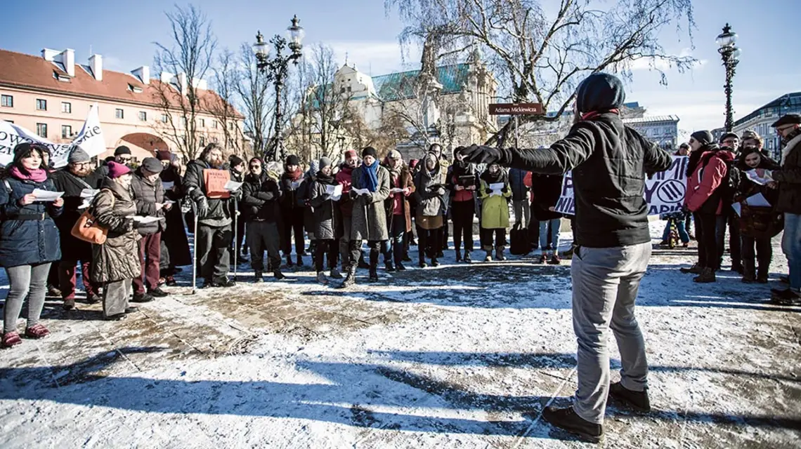 Happening „Sobota pod prokuraturą z poezją śpiewaną”, Krakowskie Przedmieście, Warszawa, 24 lutego 2018 r. / ADAM STĘPIEŃ / AGENCJA GAZETA