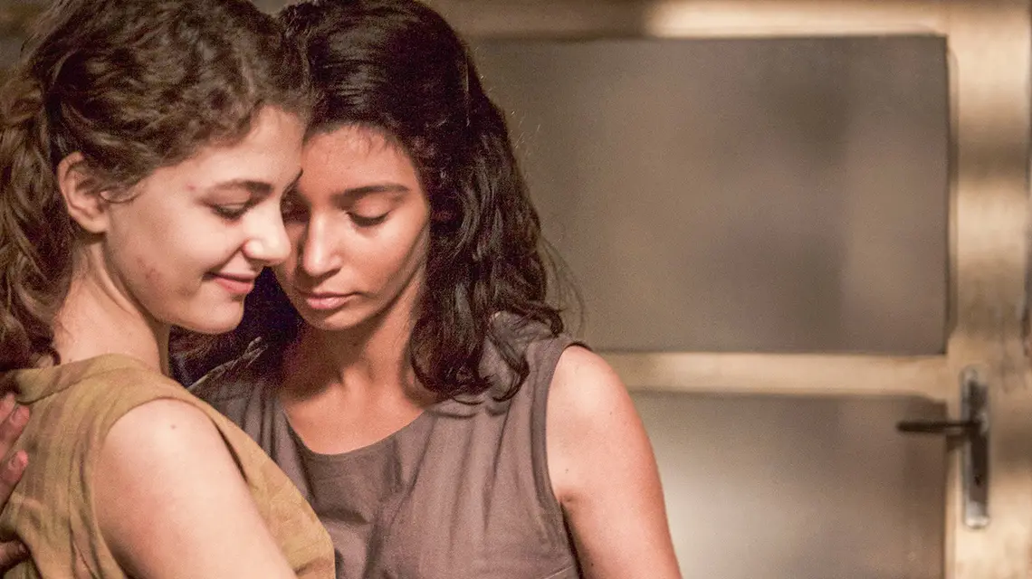 Margherita Mazzucco jako Elena i Gaia Girace jako Lila w serialu HBO „Genialna przyjaciółka” na podstawie powieści Eleny Ferrante / MATERIAŁY PRASOWE HBO