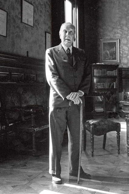 Jorge Luis Borges, Buenos Aires, 1973 r. / HORACIO VILLALOBOS / CORBIS / GETTY IMAGES