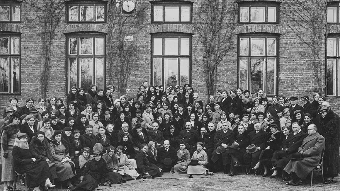 Zjazd absolwentek Seminarium Nauczycielskiego w Płocku, kwiecień 1936 r. / NARODOWE ARCHIWUM CYFROWE