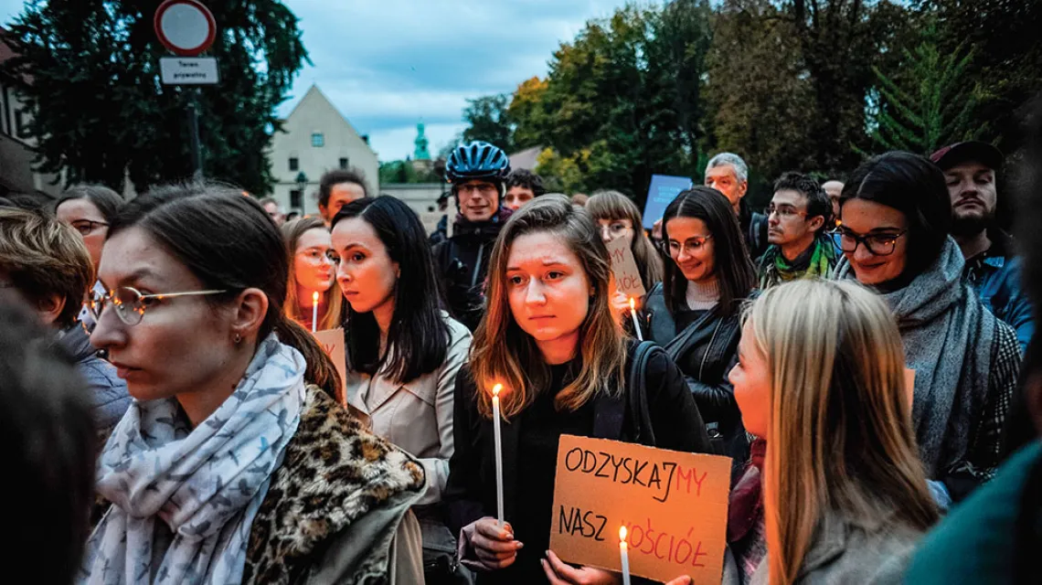 „Odzyskajmy nasz Kościół” – protest katolików pod kurią biskupią w Krakowie, 10 października 2019 r. / JACEK TARAN