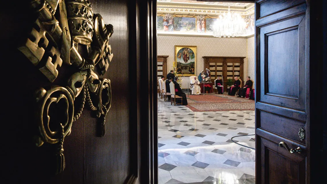 Papież Franciszek podczas audiencji w Bibliotece Apostolskiej. Watykan, 30 grudnia 2020 r. / VATICAN / REUTERS / FORUM