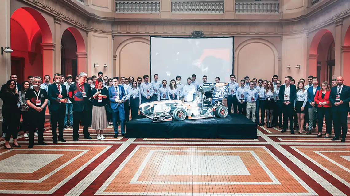 Prezentacja bolidu PWR Racing Team RT12e, pierwszego całkowicie autonomicznego elektrycznego pojazdu zbudowanego na Politechnice Wrocławskiej. 10 czerwca 2022 r. Fot. Krzysztof Zatycki / FORUM / 