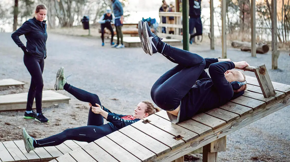 Siłownia na świeżym powietrzu w Sztokholmie, 6 kwietnia 2020 r. / Fot. ERIK SIMANDER / EPA / PAP / 