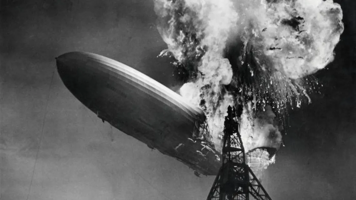 Katastrofa „Hindenburga” w bazie Lakehurst, New Jersey, 6 maja 1937 roku /  / domena publiczna