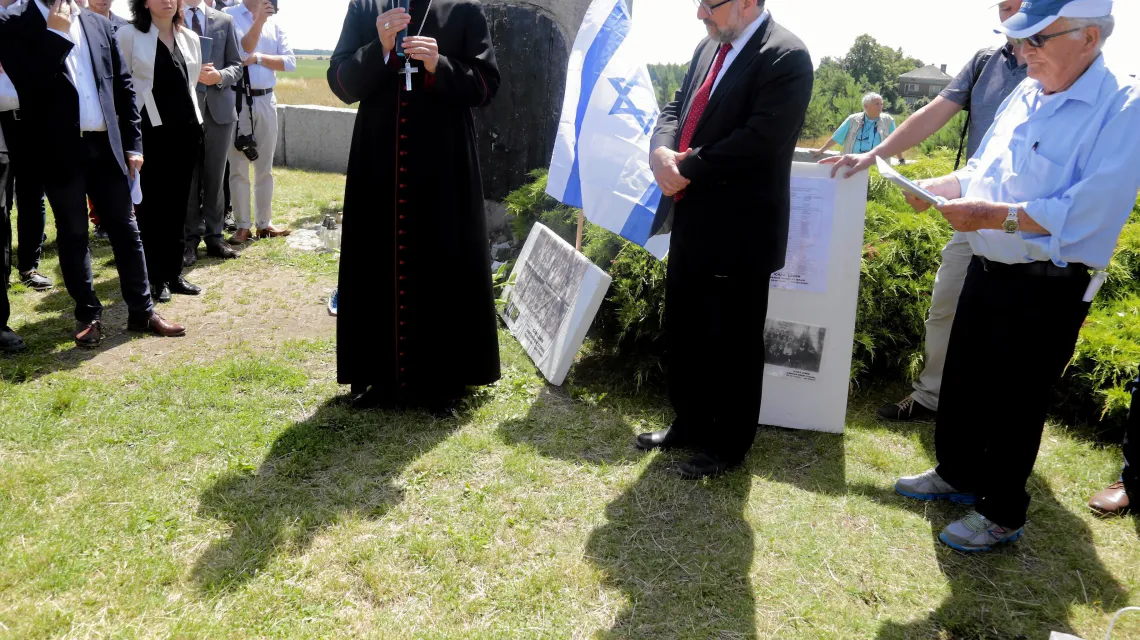 W Jedwabnem uczczono 76. rocznicę mordu Żydów w tej miejscowości przez ich polskich sąsiadów/ Fot: AGNIESZKA SADOWSKA/AGENCJA GAZETA / 