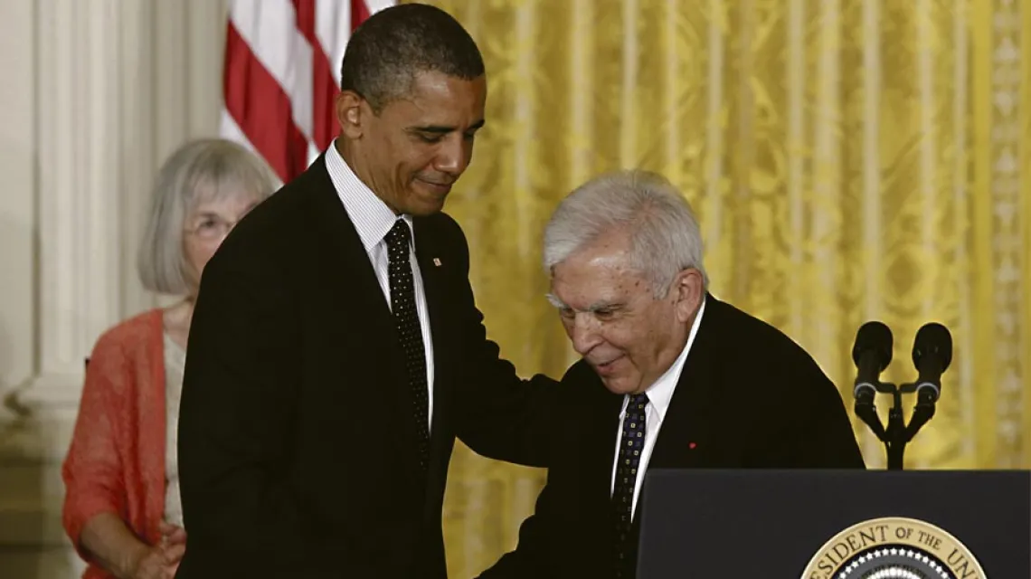 Prezydent Barack Obama i Adam Daniel Rotfeld. Biały Dom w Waszyngtonie, USA 29 maja 2012 r. / fot. Charles Dharapak / AP / East News