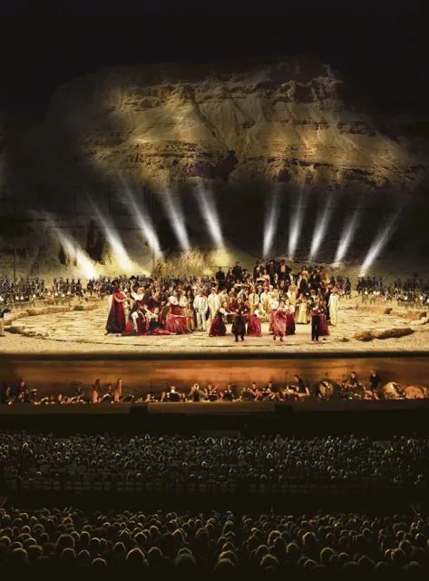 Plenerowa inscenizacja "Carmen" pod Masadą w Izraelu, 2012 r. / fot. Yossi Zwecker / Israeli Opera