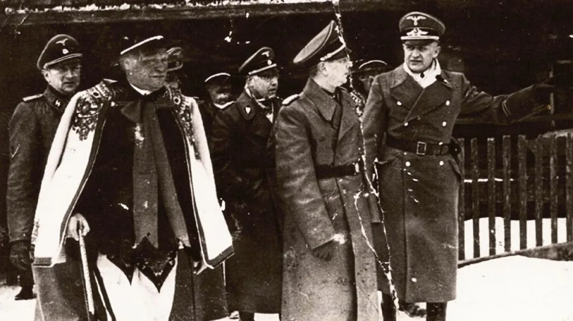 Styczeń 1940. Wizyta Heinricha Himmlera w Zakopanem. Drugi od lewej Wacław Krzeptowski / fot. ze zbiorów Muzeum Tatrzańskiego