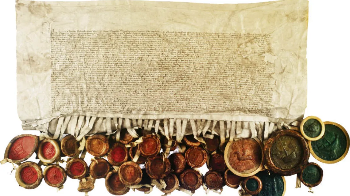 Sporządzony przez notariuszy akt tzw. pierwszego pokoju toruńskiego, który kończył wojnę zakonu krzyżackiego z Polską i Litwą. 1 lutego 1411 r. podpis pod nim złożył Wielki Mistrz Zakonu Krzyżackiego Henryk Von Plauen.  / fot. Archiwum Państwowe, repr. GM