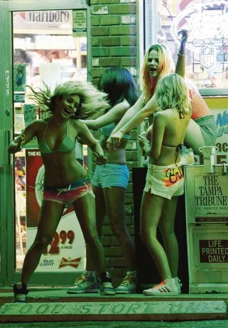 Kadr z filmu „Spring Breakers” Harmony’ego Korine’a, kontrowersyjnego hitu Festiwalu w Wenecji / Fot. Materiały prasowe