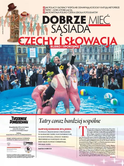 Festiwal teatralny „Bez granic". Rynek w Cieszynie, 2005 r. / Okładka dodatku: Dobrze mieć sąsiada – Czechy i Słowacja. Fot. Jacenty Dędek / REPORTER