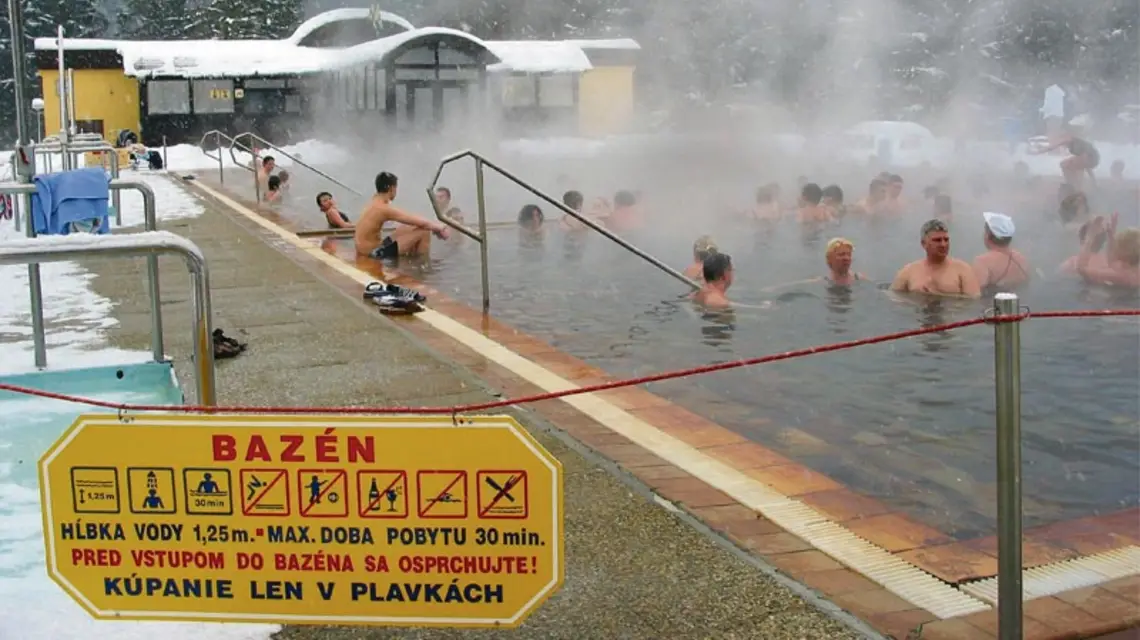 Gorące źrodła w Oravicach, Tatry Zachodnie / Fot. Piotr Bławicki / EAST NEWS
