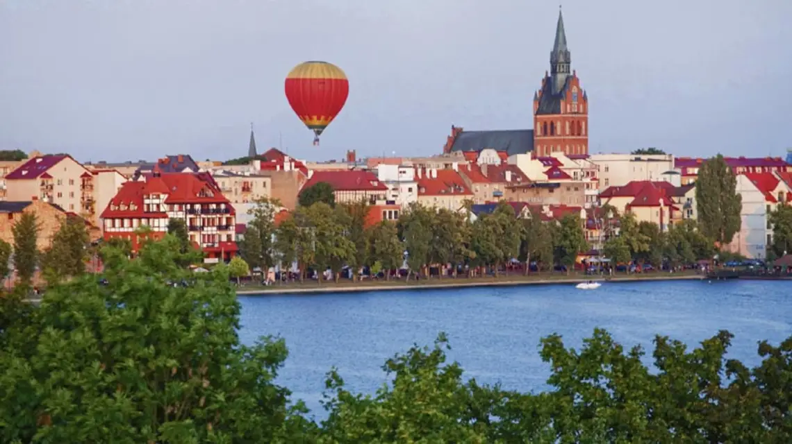 Minione dwie dekady to dobry czas dla samorządów. Jakie będą kolejne? Na zdjęciu panorama Ełku, miasta o którym szerzej piszemy w dodatku. / Fot. Tomasz Jaszkowski / UM EŁK