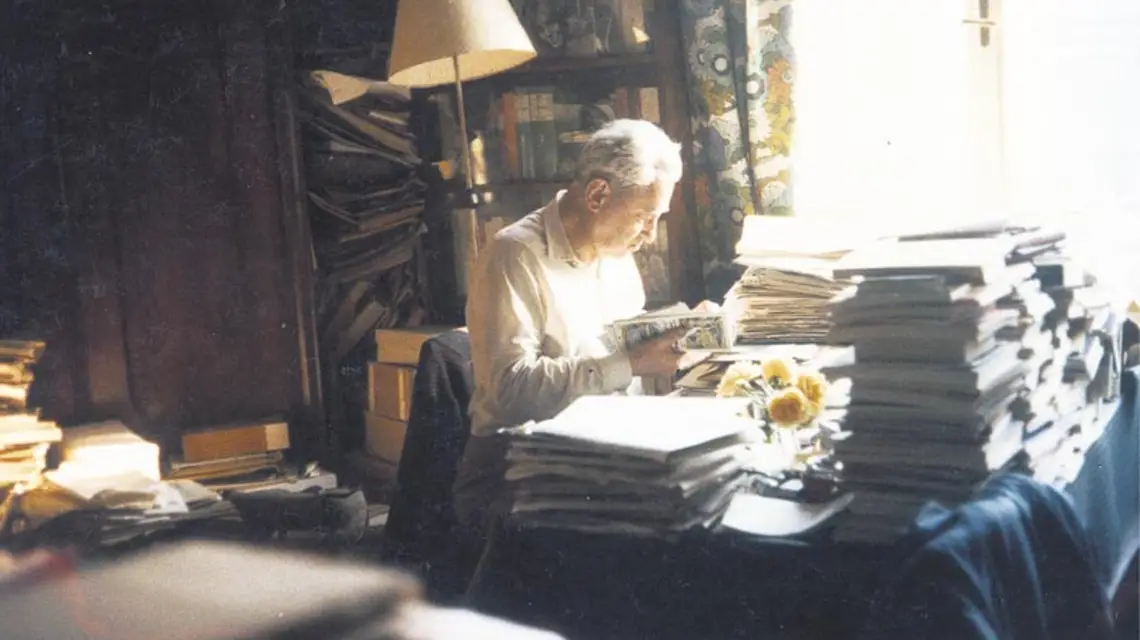 W mieszkaniu przy ul. Lenartowicza, lata 80. / Fot. Archiwum Jerzego Turowicza
