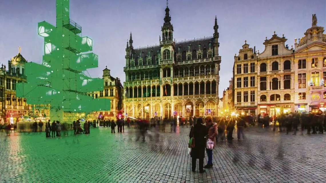 Na rynku w stolicy Belgii stanęła w tym roku abstrakcyjna instalacja świetlna, 1 grudnia 2012 r. / Fot. Geert Vanden Wijngaert / AP / EAST NEWS
