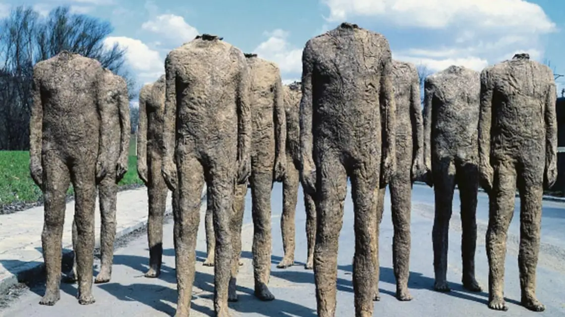Magdalena Abakanowicz, „Tłum”, 1986–1994 / Fot. Muzeum Narodowe we Wrocławiu