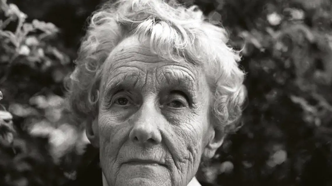 Na zdjęciu Astrid Lindgren. Fotografie pisarzy i tłumaczy Cato Leina, publikowane w tym dodatku, pochodzą z cyklu „Spojrzenia”. Będzie je można obejrzeć w Gdańsku wiosną 2013 r. / 