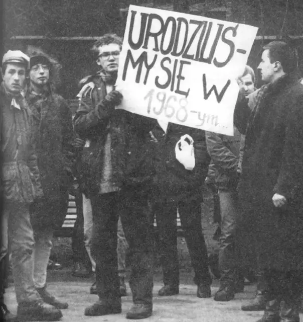 Zdjęcie wykonano w marcu 1988 r., na krakowskich Plantach. / Fot. Jacek Boroń