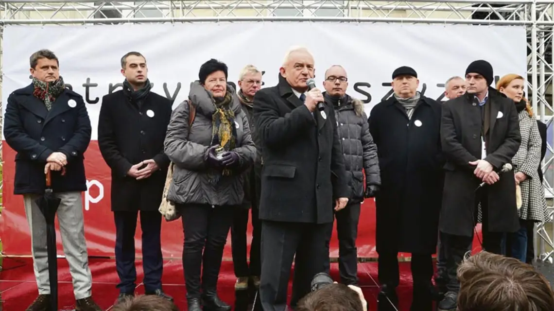 Wiec SLD i Ruchu Palikota „Zatrzymać faszyzm-naprawić państwo”. Warszawa, 16 grudnia 2012 r. / Fot. Mariusz Gaczyński / EAST NEWS