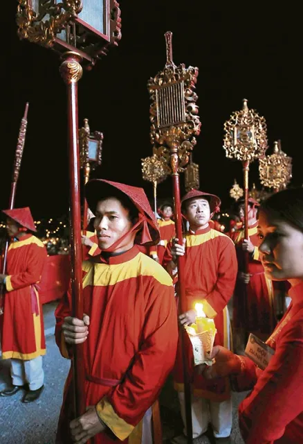 Procesja katolików w północnowietnamskiej prowincji Ha Nam, 2009 r.   / Fot. Hoang Dinh Nam / AFP / EAST NEWS