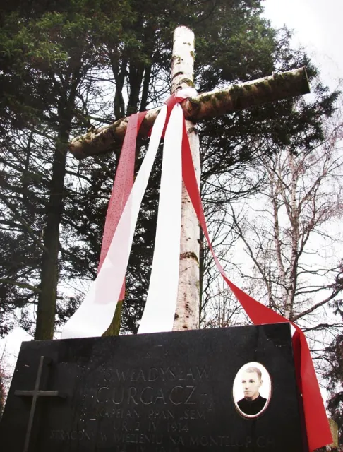 Grób ks. Władysława Gurgacza na krakowskim Cmentarzu Rakowickim; ks. Gurgacz, partyzancki kapelan, jest jedną z niewielu ofiar komunistów, których miejsce pochówku jest znane. / Fot. Filip Musiał