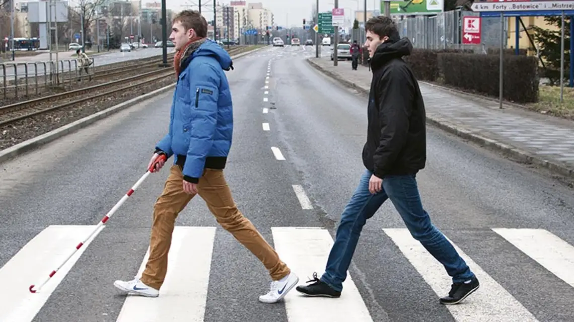 Wojciech Dyl i Kamil Bączek – wynalazcy nowej laski dla niewidomych. Kraków, marzec 2013 r. / Fot. Piotr Idem