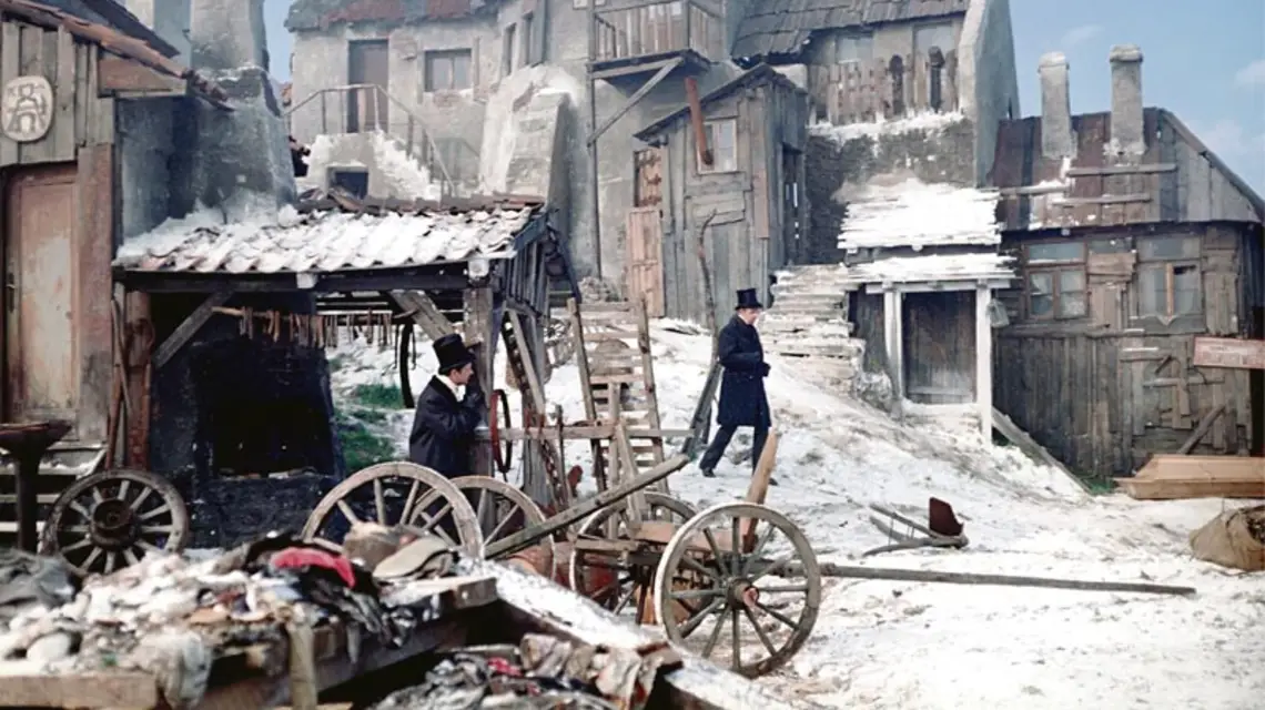 Warszawa w „Lalce” Wojciecha Jerzego Hasa, powstałej w 1968 r. ekranizacji powieści Bolesława Prusa. / Fot. Polfilm / EAST NEWS