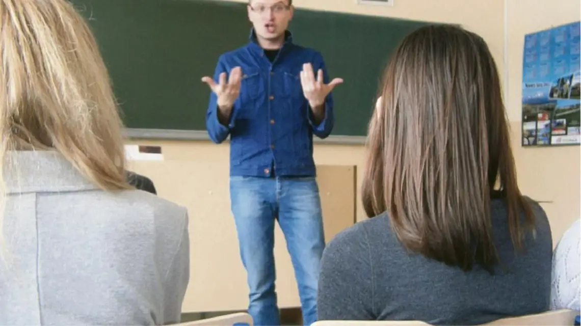 Na zaproszenie II Liceum Ogólnokształcącego w Nowym Targu Grzegorz Jankowicz przeprowadził lekcję czytania o tekście Itala Calvino „Król, który słucha”. Licealiści zaprosili nas do przeprowadzenia kolejnej lekcji we wrześniu! / Fot. II LO w Nowym Targu