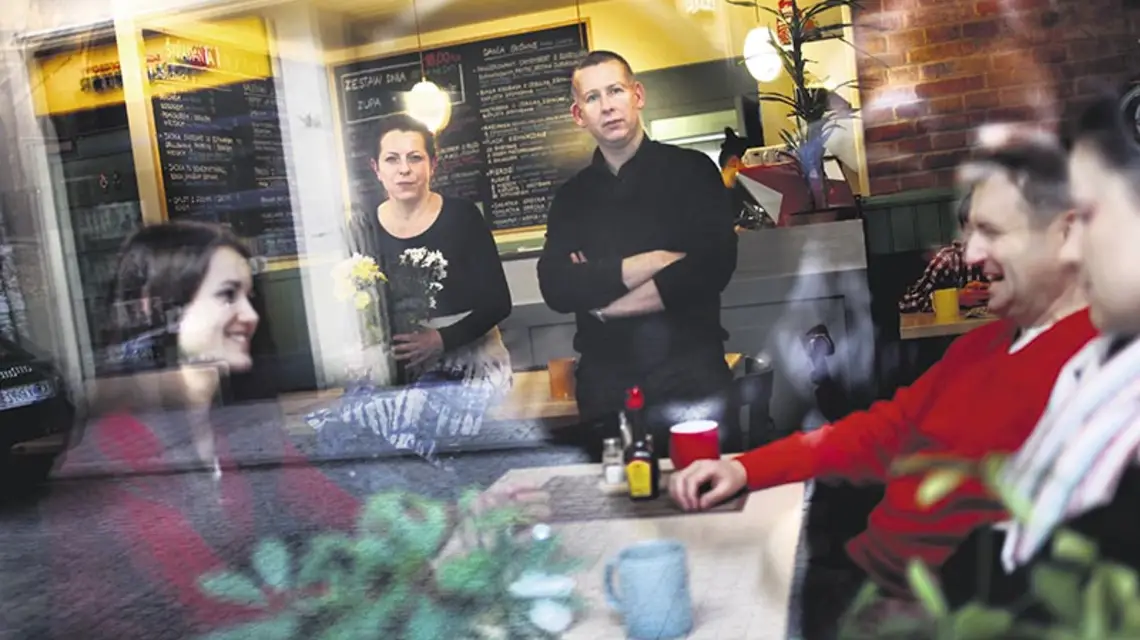 Monika Mędrek i Thomas Naughton w Milkbarze Tomasza. Kraków, kwiecień 2013 r. / Fot. Grażyna Makara