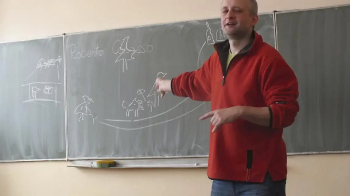 Prof. Paweł Próchniak, członek Rady Programowej Lekcji czytania, na spotkaniu w Lublinie. O „Historii minotaura” Zbigniewa Herberta rozmawiał z uczniami Gimnazjum nr 19. / Fot. Sylwia Bryła