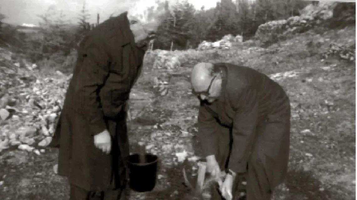 Krzysztof Dunin-Wąsowicz (z prawej) na Wzgórzu Pamięci w Jerozolimie, 1988 r. / Fot. Archiwum rodzinne