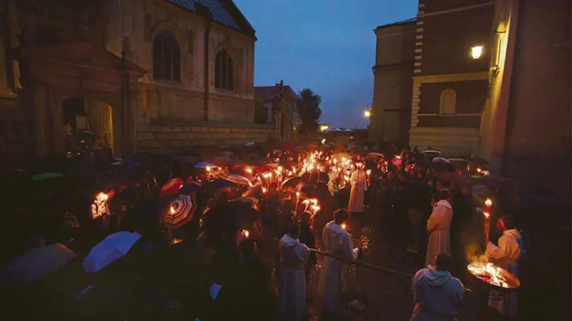 W drodze z Wawelu na Skałkę. Kraków, 12 maja 2012 r. / Fot. Andrzej Bialik