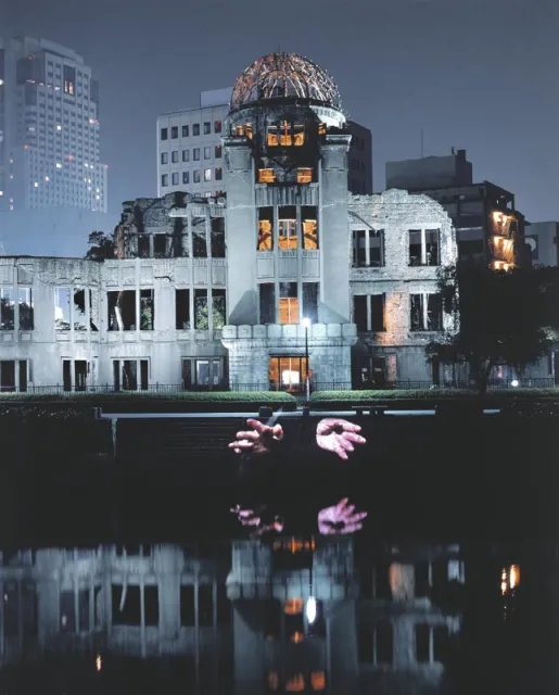 Projekcja w Hiroszimie, Kopuła Bomby Atomowej, 1999 / Zdjęcia projekcji dzięki uprzejmości Fundacji Profile