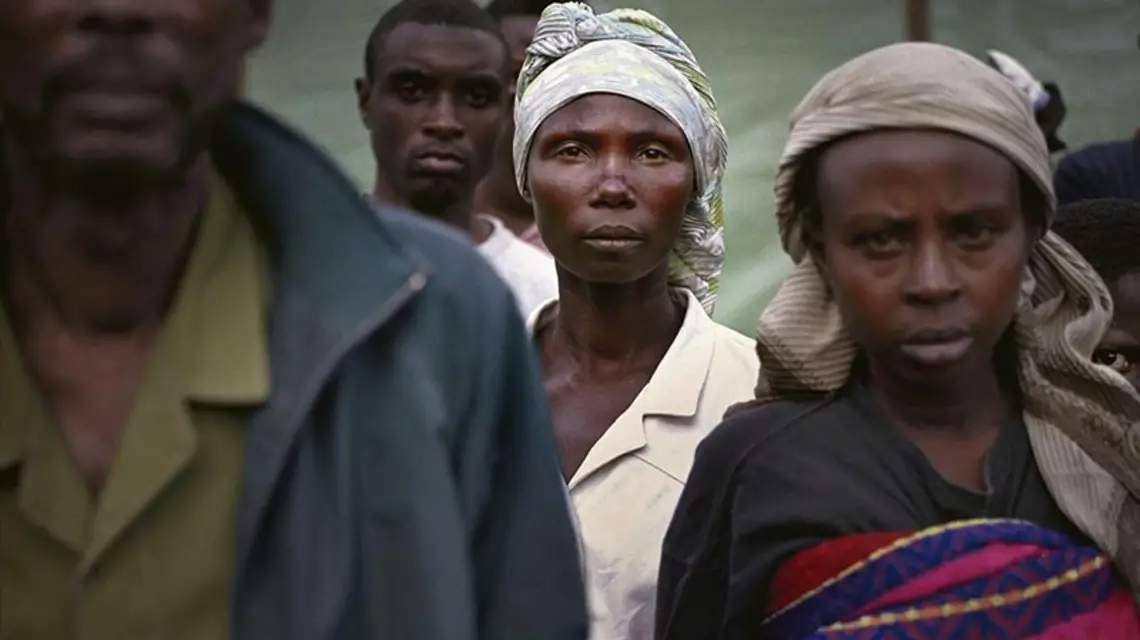 Powroty do Rwandy. Elisabith Mucagu w 1994 r. uciekła do Kongo, teraz chce żyć i pracować w Rwandzie. Kigali, wrzesień 2003 r. / Fot. Adam Nadel / EAST NEWS