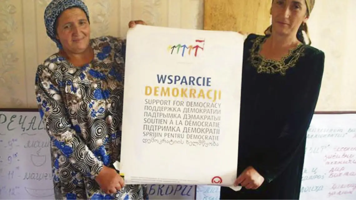 Uczestniczki projektu „Z duchem czasu” w Tadżykistanie / Fot. STOWARZYSZENIE ASTIU / FUNDACJA EDUKACJA DLA DEMOKRACJI