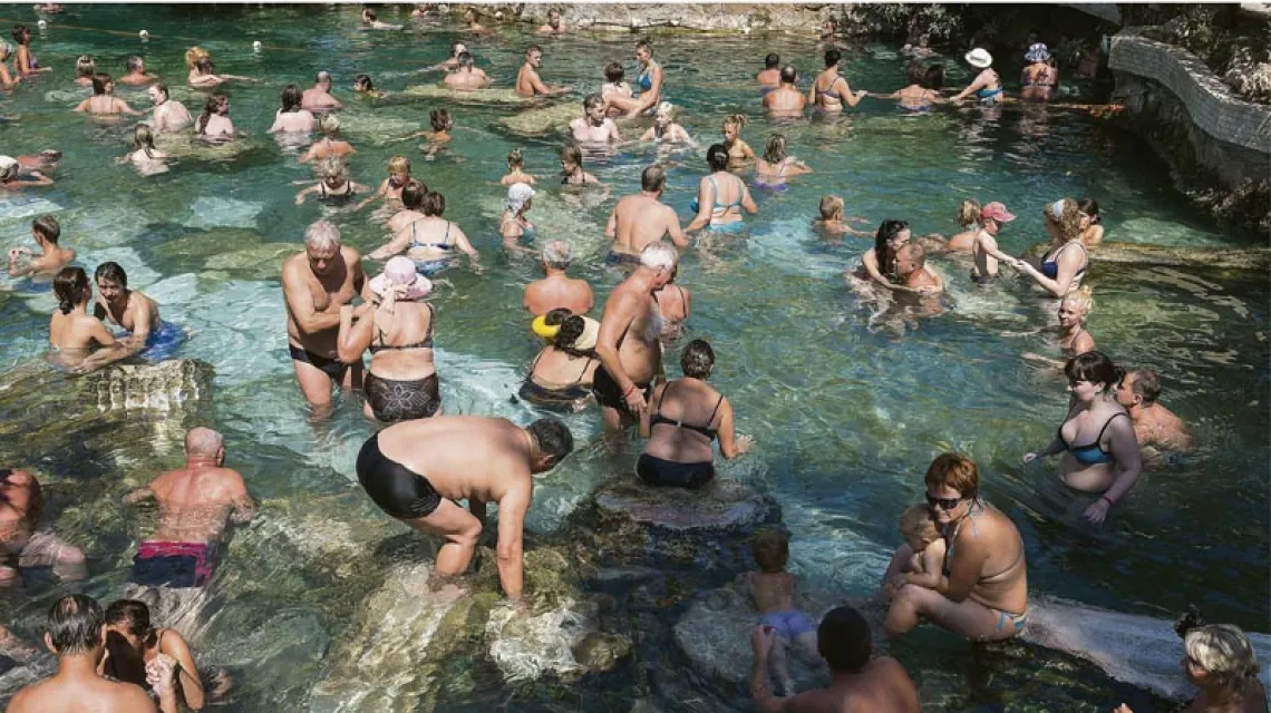 W Hierapolis, dziś leżącym na terenie Turcji, kąpano się już w czasach starożytnych. / Fot. Nick Hannes / REPORTERS / FORUM