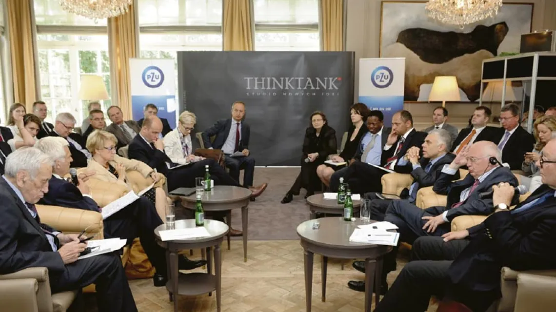 Goście dyskusji zorganizowanej przez THINK TANK: Tadeusz Mazowiecki, Jerzy Buzek, Danuta Hübner, Günter Verheugen. / Fot. THINK TANK