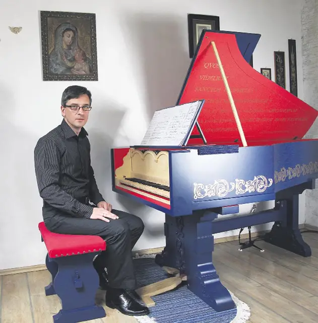 Sławomir Zubrzycki i jego viola. Kraków, wrzesień 2013 r. / Fot. Bartek Dobroch