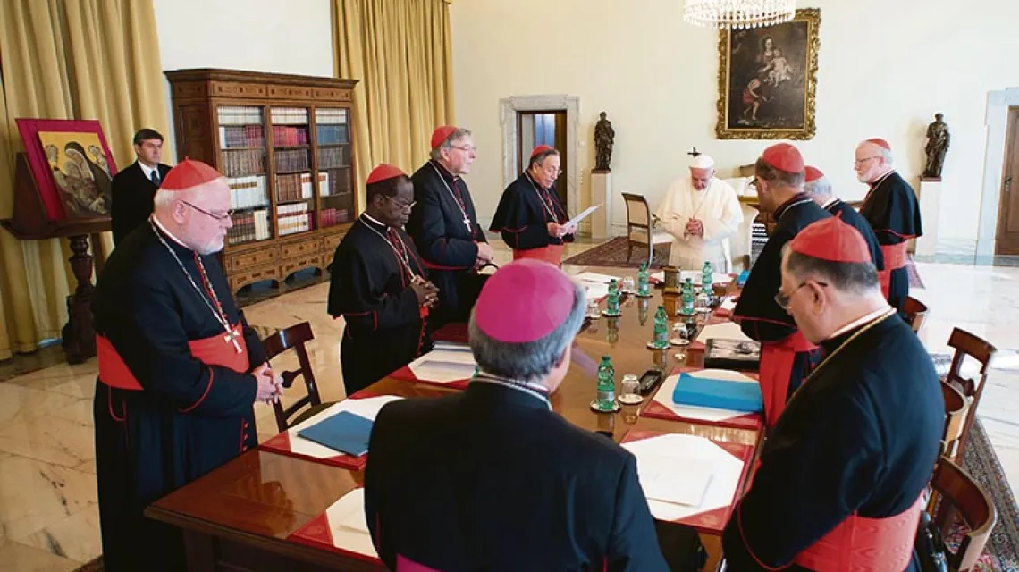 Początek spotkania kardynałów – doradców Franciszka. Watykan, 1 października 2013 r. / Fot. Osservatore Romano / AFP / AEST NEWS