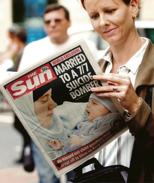 Osiem lat temu Samantha Lewthwaite trafiła na pierwsze strony brytyjskich gazet – po tym, jak 7 lipca 2005 r. jej mąż wysadził się w centrum Londynu. Dziś ona sama jest poszukiwania jako terrorystka. Na zdj.: okładka tabloidu „The Sun” z września 2005 r.  / Fot. Andrew Stuart / AP / EAST NEWS