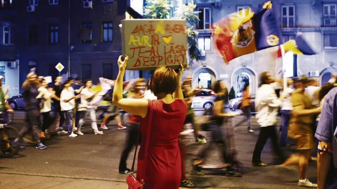 Demonstracja przeciwko wydobyciu złota przez Gabriel Resources przy pomocy cyjanku; Bukareszt, wrzesień 2013 r. / Fot. Demotix / CORBIS