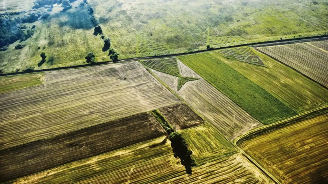 Land art Jarosława Koziary „Swobodny przepływ” na granicy polsko-ukraińskiej stał się ikoną działań artystów, którym granice nie są straszne. / Fot. Wojciech Pacewicz / KONGRES INICJATYW EUROPY WSCHODNIEJ