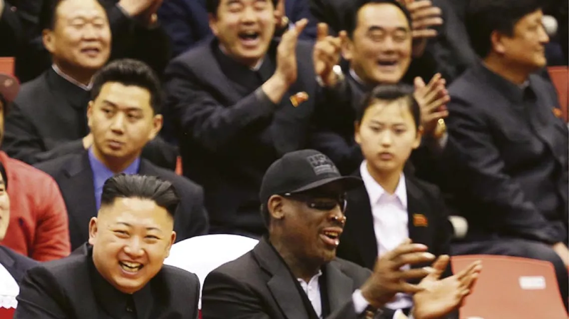 Kim Dzong Un i Dennis Rodman zaszczycili swoją obecnością mecz koszykówki; Pjongjang, luty 2013 r. / Fot. Jason Mojica / VICE MEDIA / EAST NEWS 